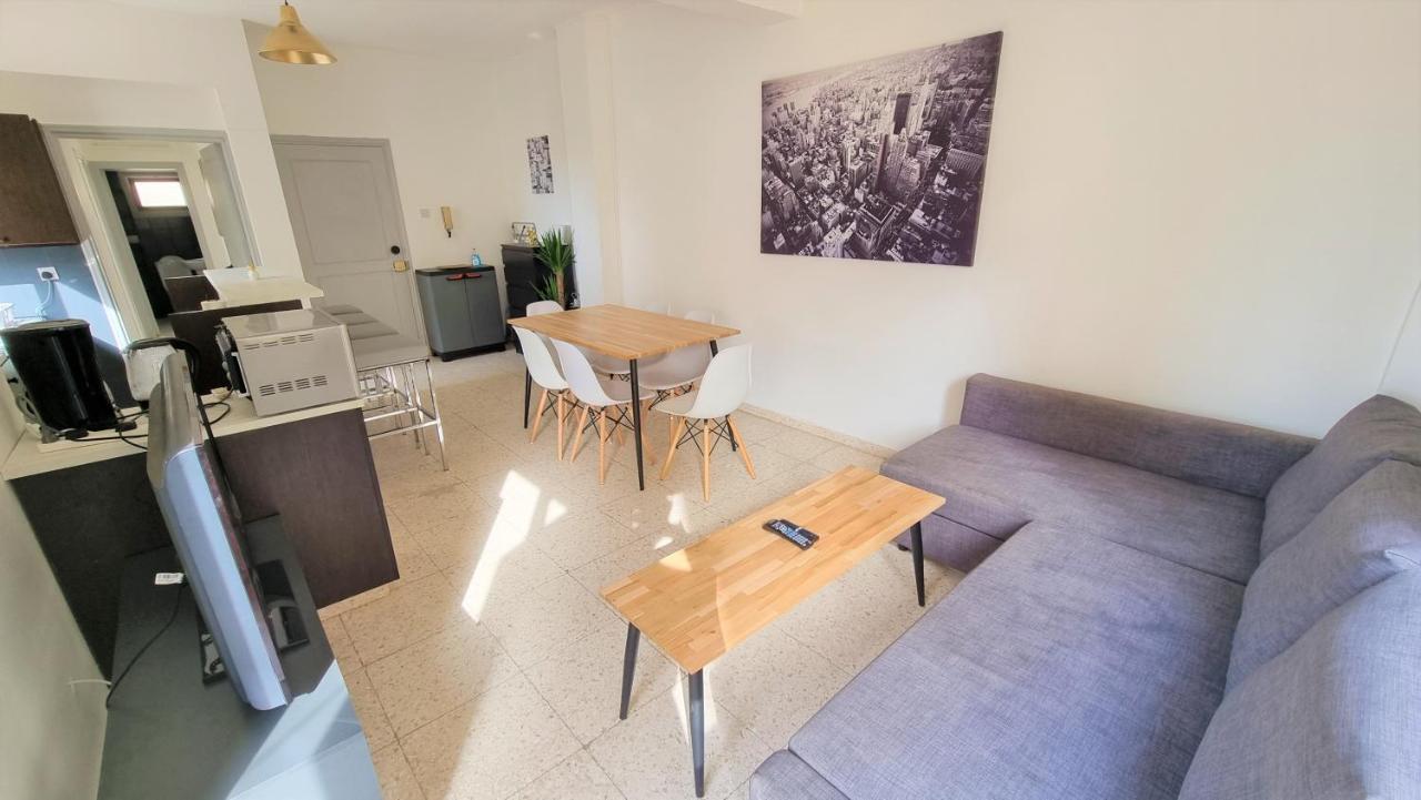 Cozy Beach Apt / 100 Mbit+ Netflix / Near Airport Larnaca Luaran gambar