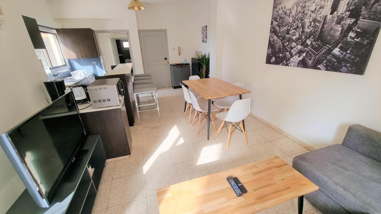 Cozy Beach Apt / 100 Mbit+ Netflix / Near Airport Larnaca Luaran gambar