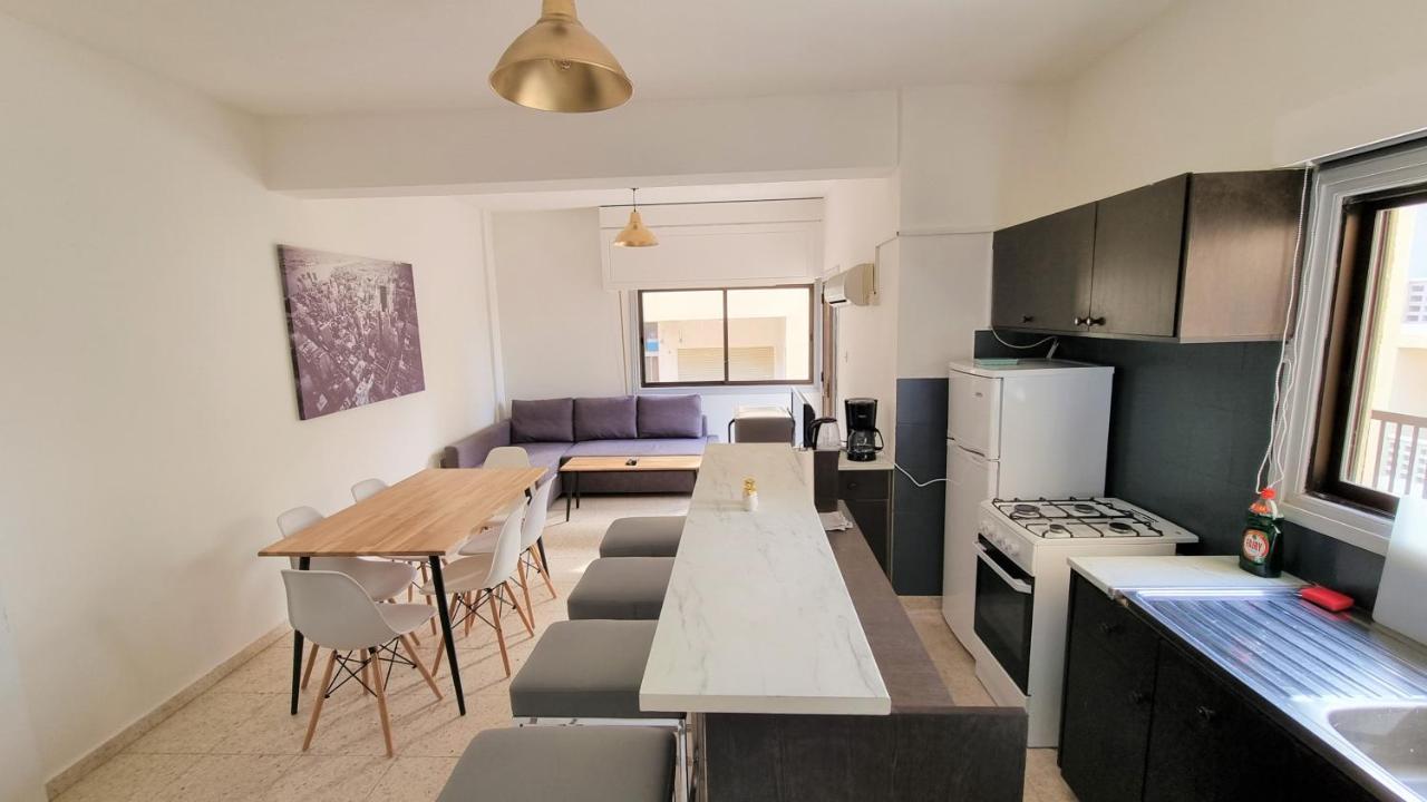 Cozy Beach Apt / 100 Mbit+ Netflix / Near Airport Larnaca Luaran gambar