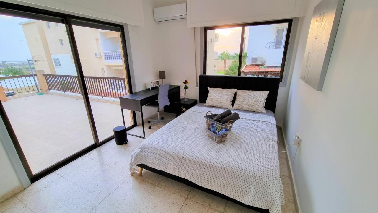 Cozy Beach Apt / 100 Mbit+ Netflix / Near Airport Larnaca Luaran gambar