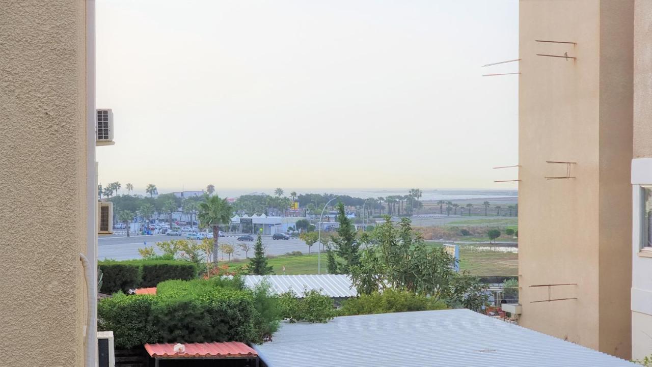 Cozy Beach Apt / 100 Mbit+ Netflix / Near Airport Larnaca Luaran gambar