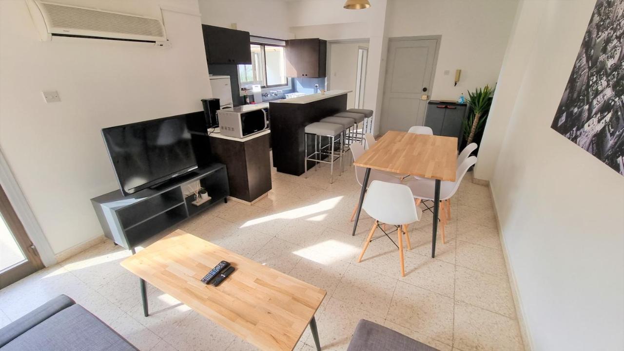 Cozy Beach Apt / 100 Mbit+ Netflix / Near Airport Larnaca Luaran gambar